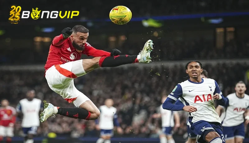 Ferdinand lo Man Utd bị Tottenham khai thác điểm yếu thể lực Giải pháp nào cho HLV Erik ten Hag?
